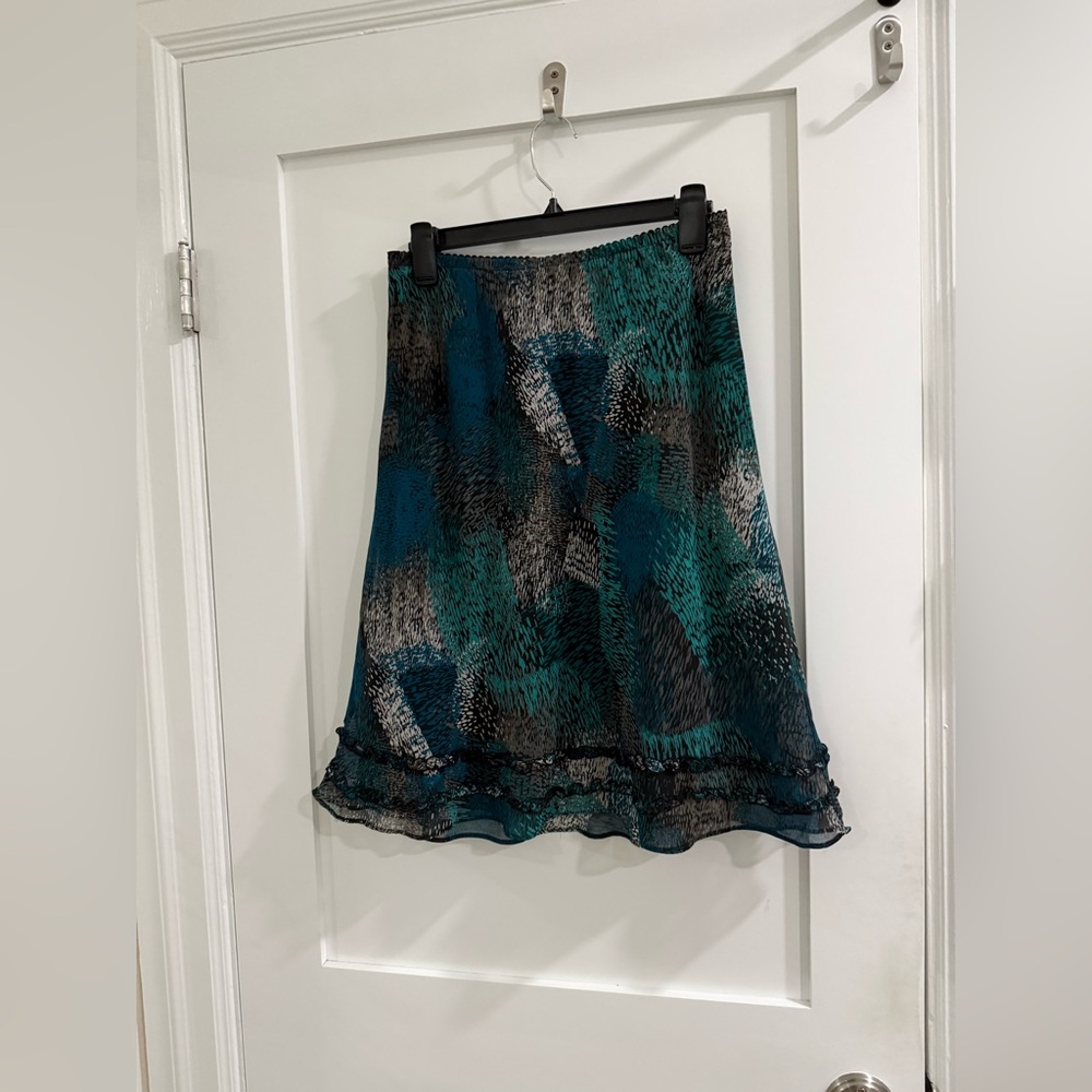 East 5th multicolored skirt w/ ruffles (size petite medium, fair condition)